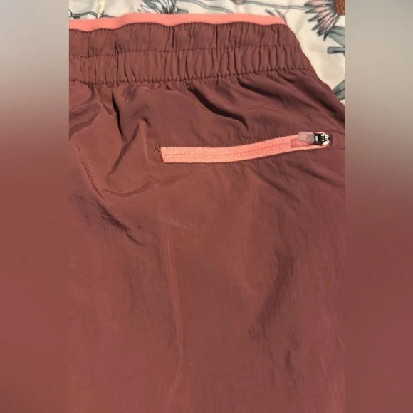 Reebok Coral Mesh Track Pants size medium like new ! - Picture 3 of 3